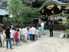 始めに神社へお参り