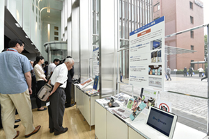 日本写真印刷株式会社　製品展示